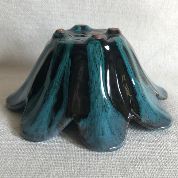 Evangeline Pottery Flower Bowl / Dish - Picture 4 of 5